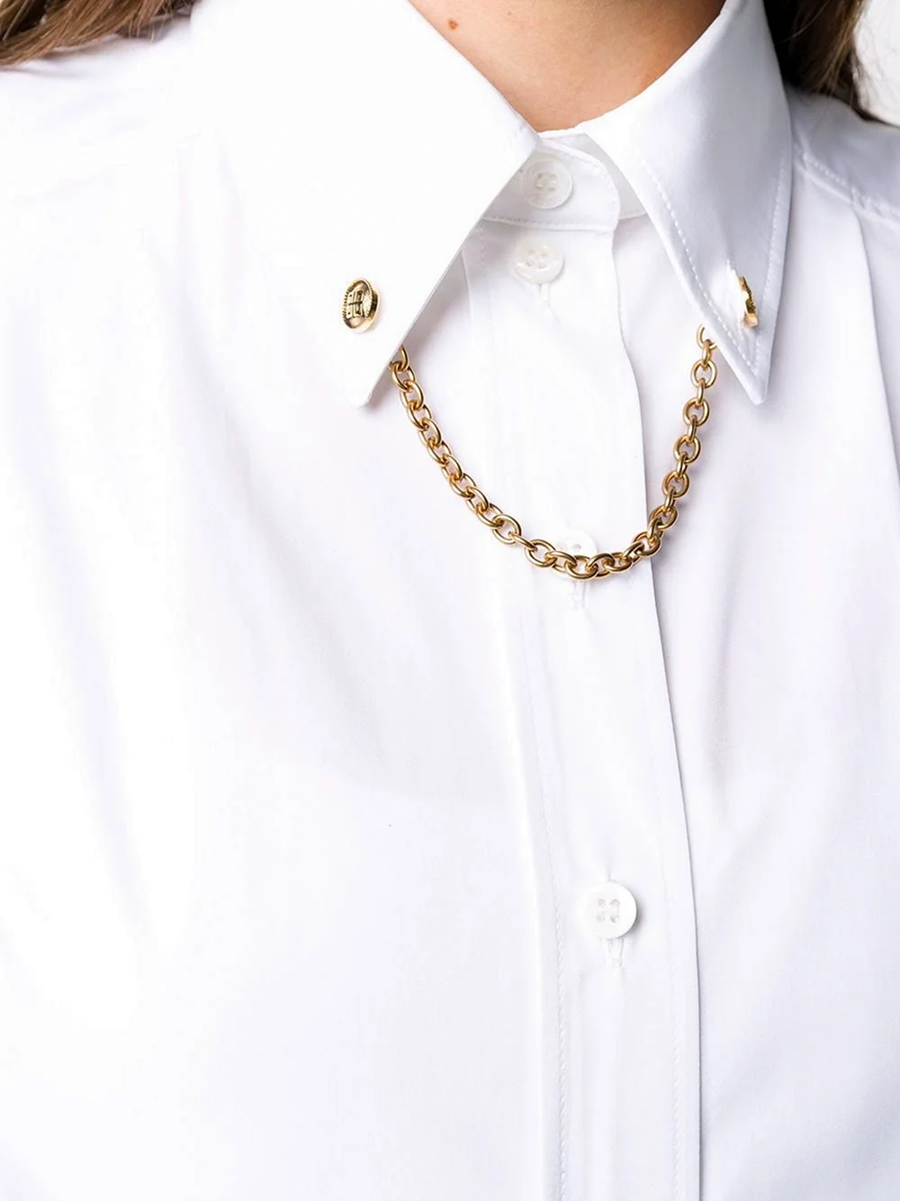 Белая рубашка с цепочкой
