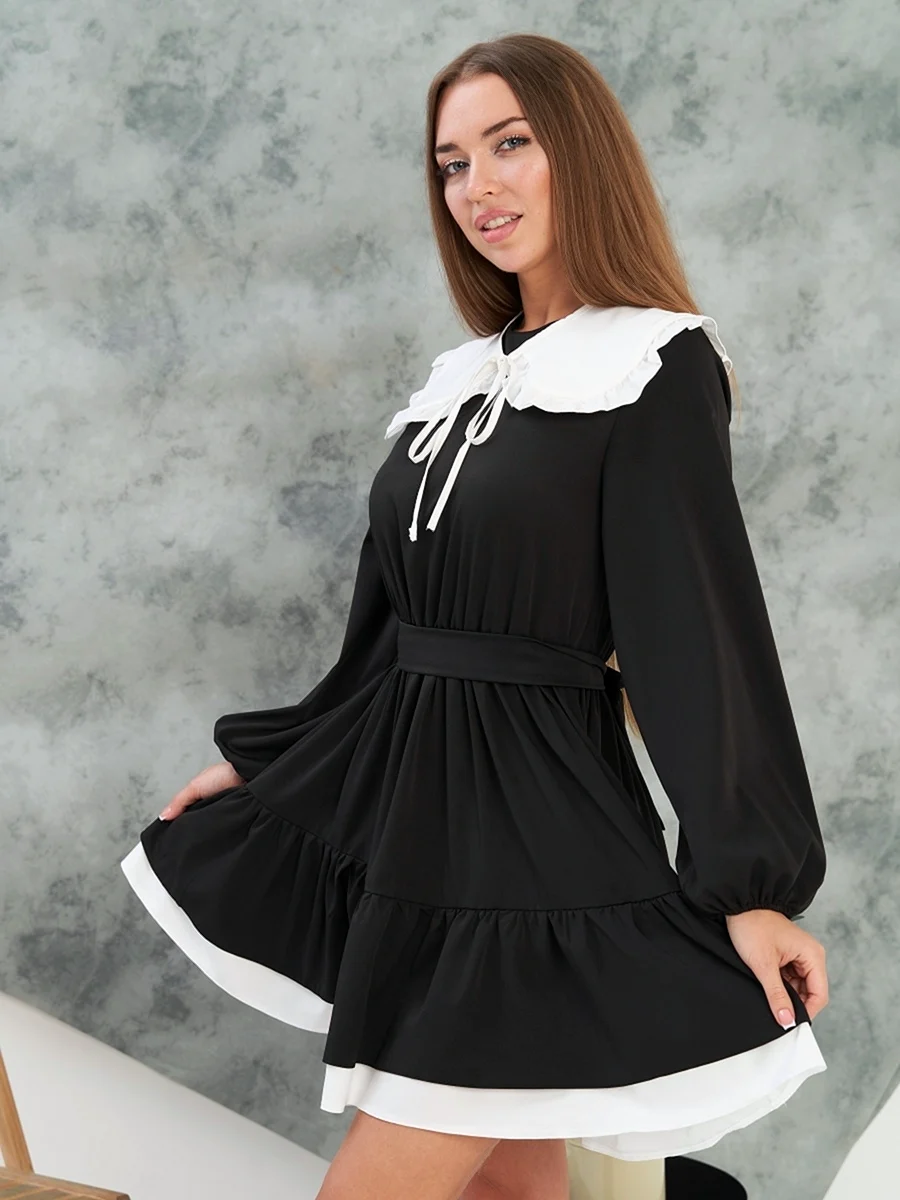 Черное платье с белым воротником