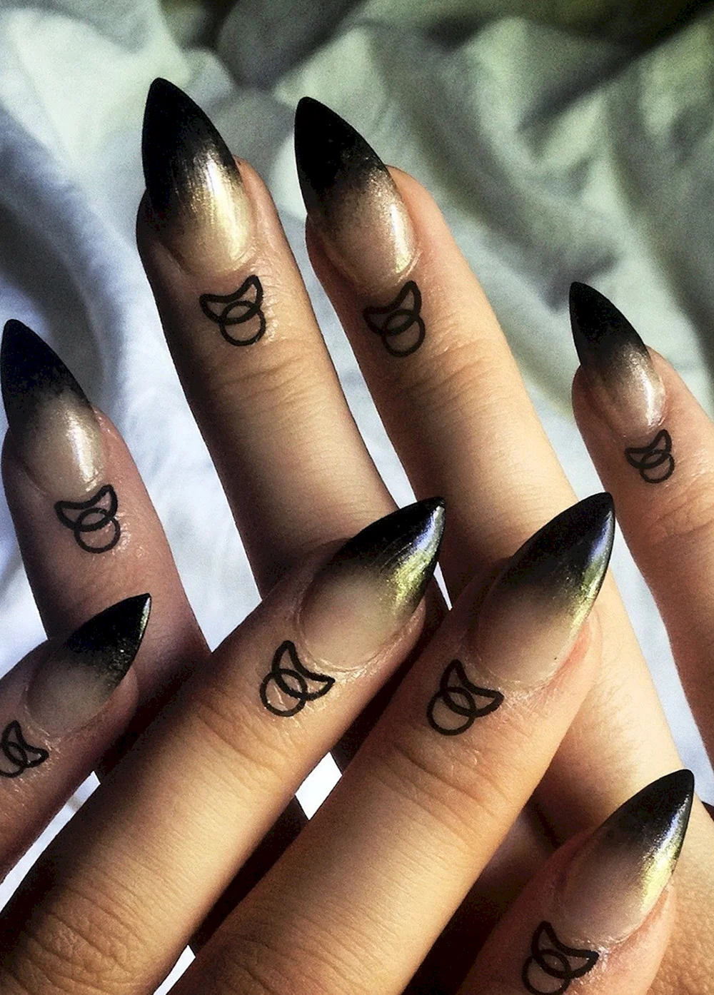 Дизайн ногтей ведьмы