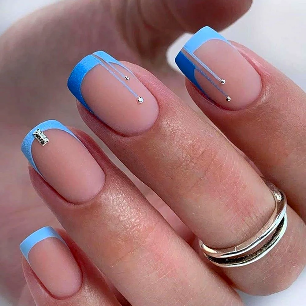 Голубой френч на ногтях