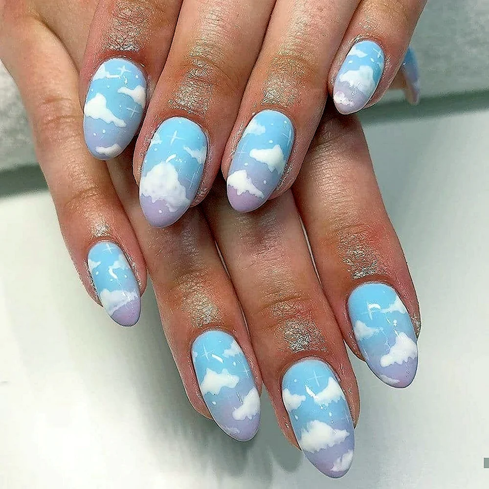 Голубые ногти с облаками