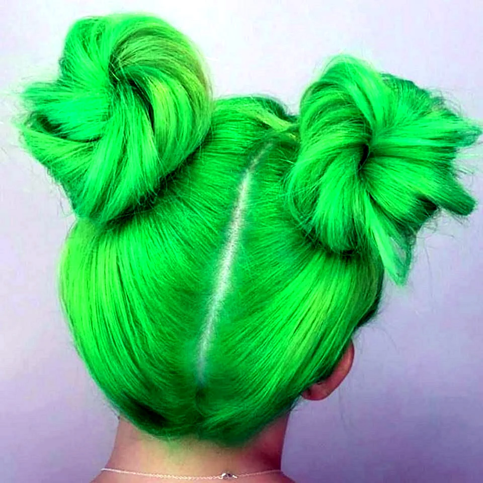 Яркие зелёные волосы