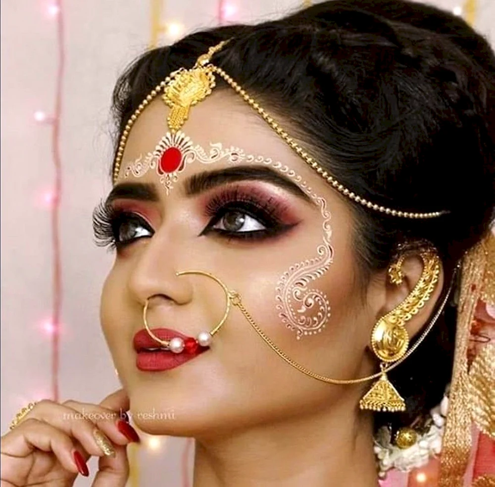 Индийский классический макияж