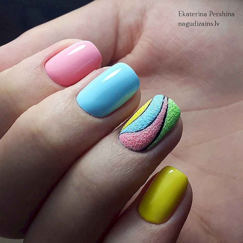 Ногти двухцветные яркие