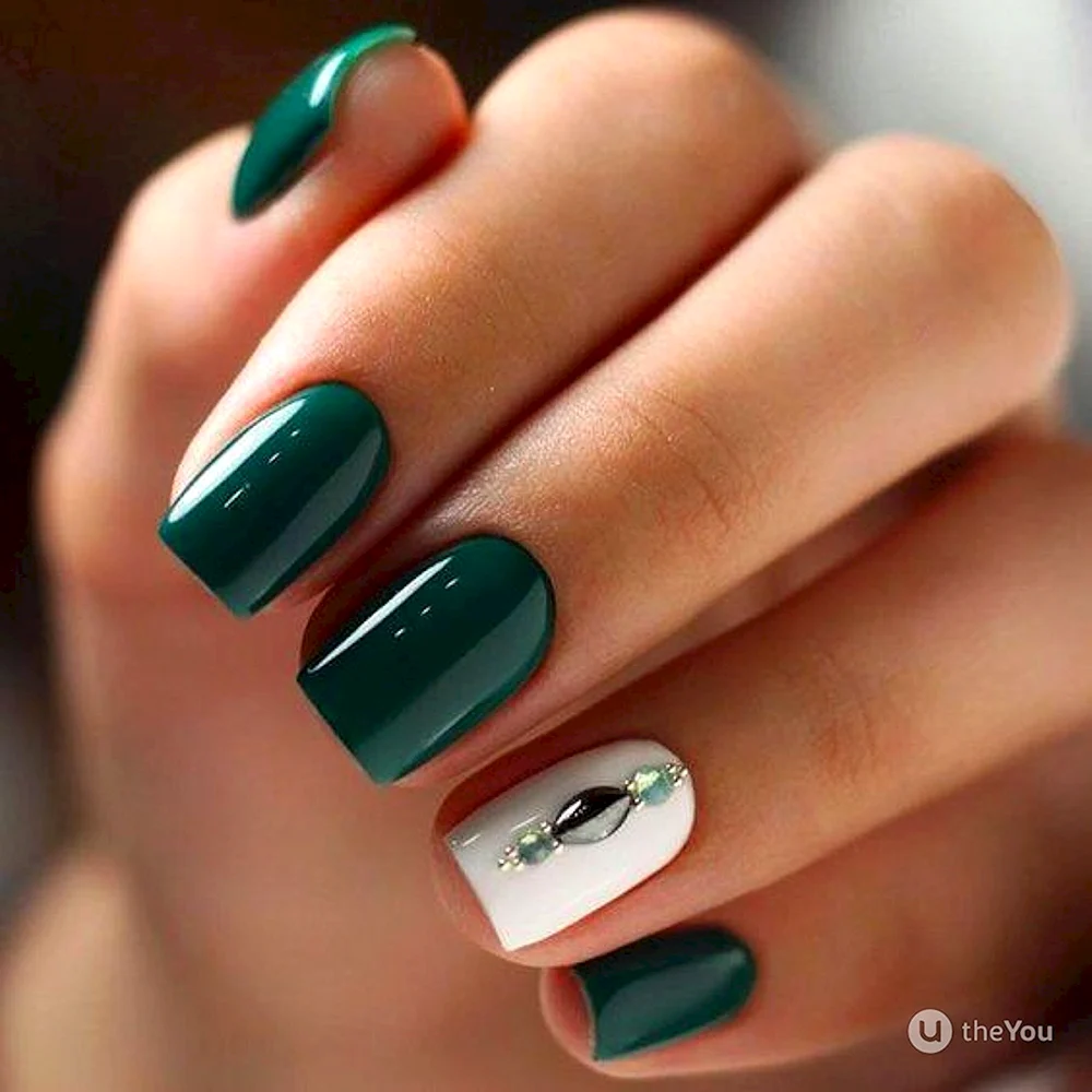 Ногти зеленого цвета