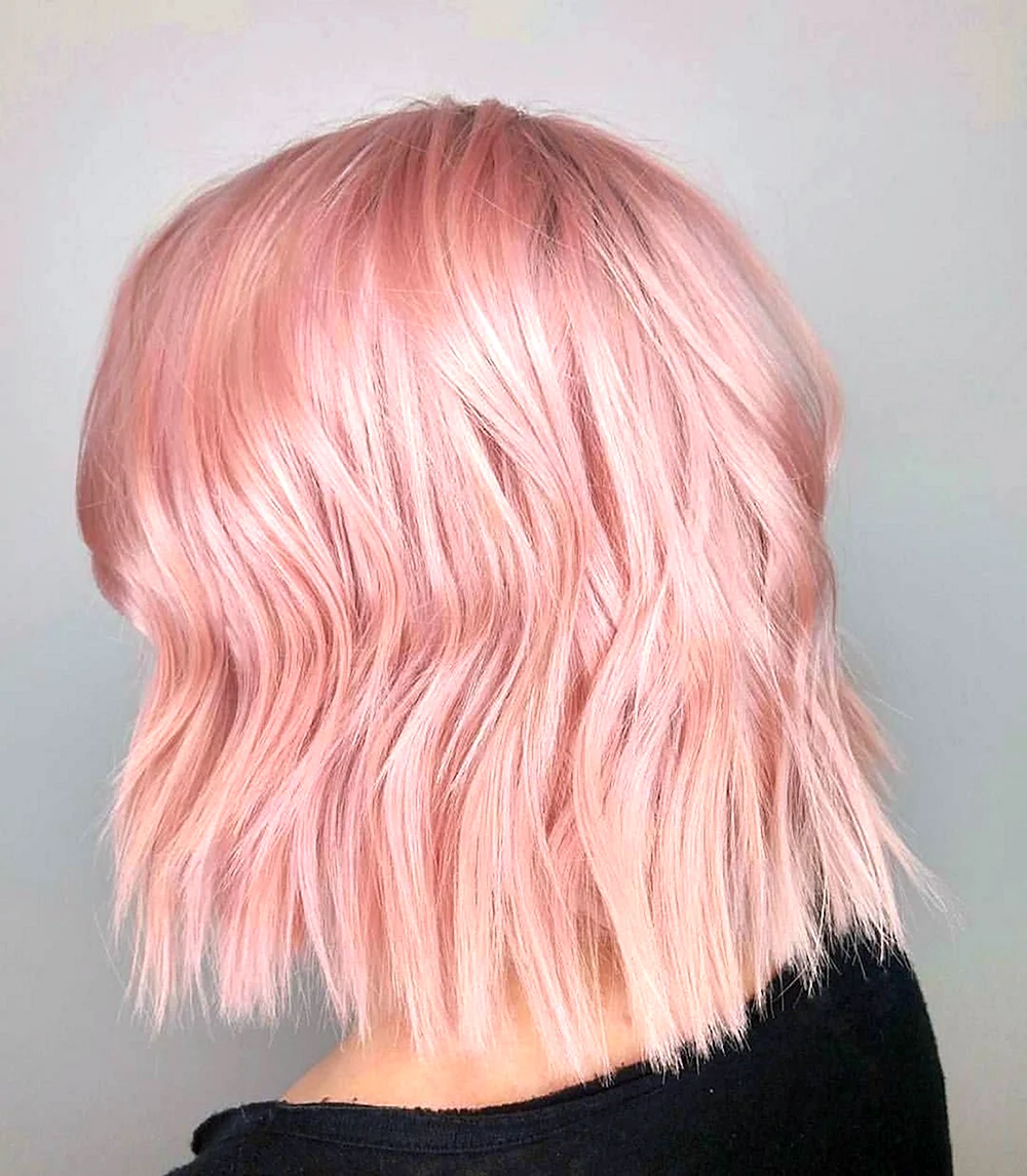 Пастельно розовые волосы