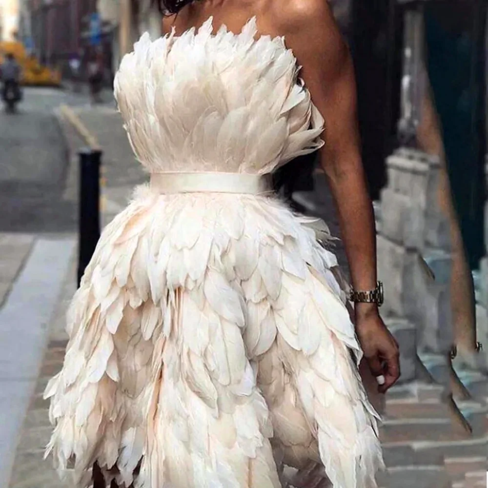 Платье из перьев