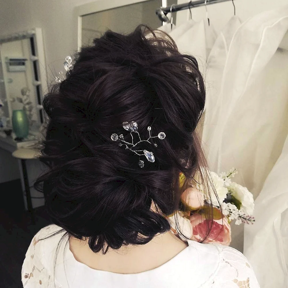 Причёски Свадебные на средние тёмные волосы