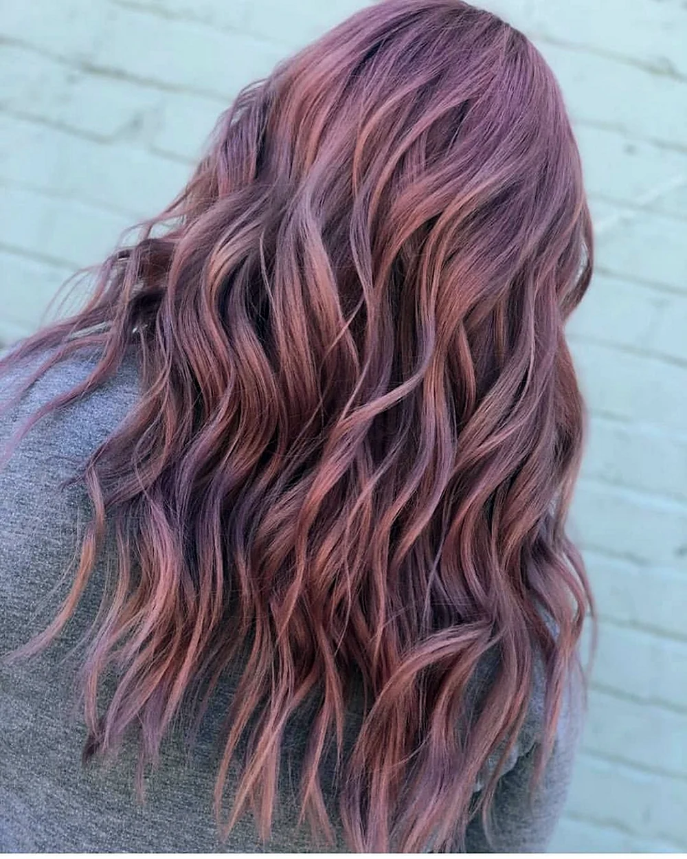 Пыльно розовый цвет волос
