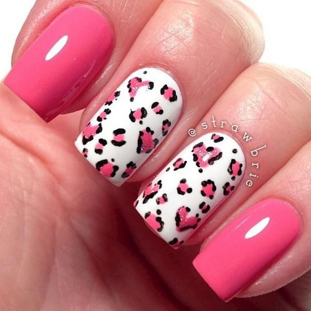 Розовые леопардовые ногти