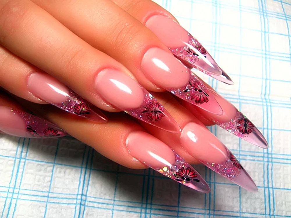 Розовые витражные ногти