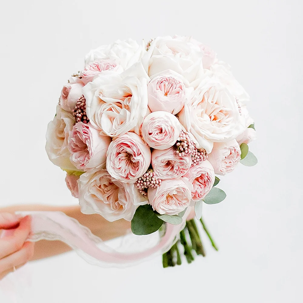 Свадебный букет из пионовидных роз белый