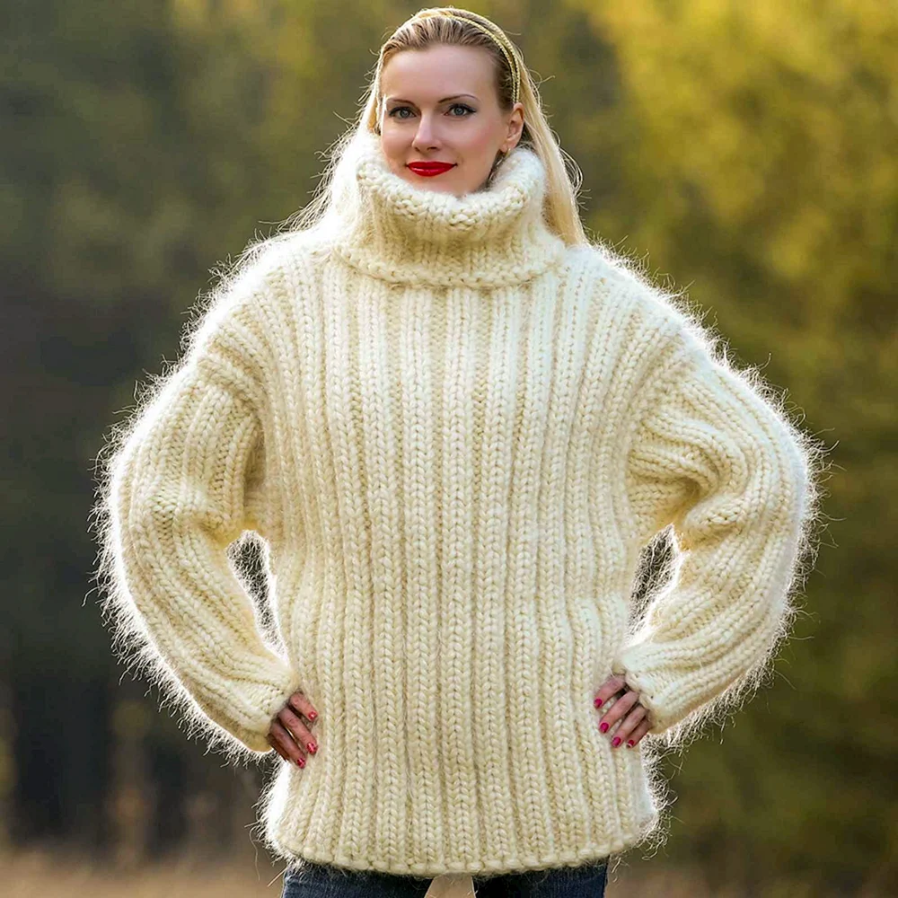 Тёплый свитер женский