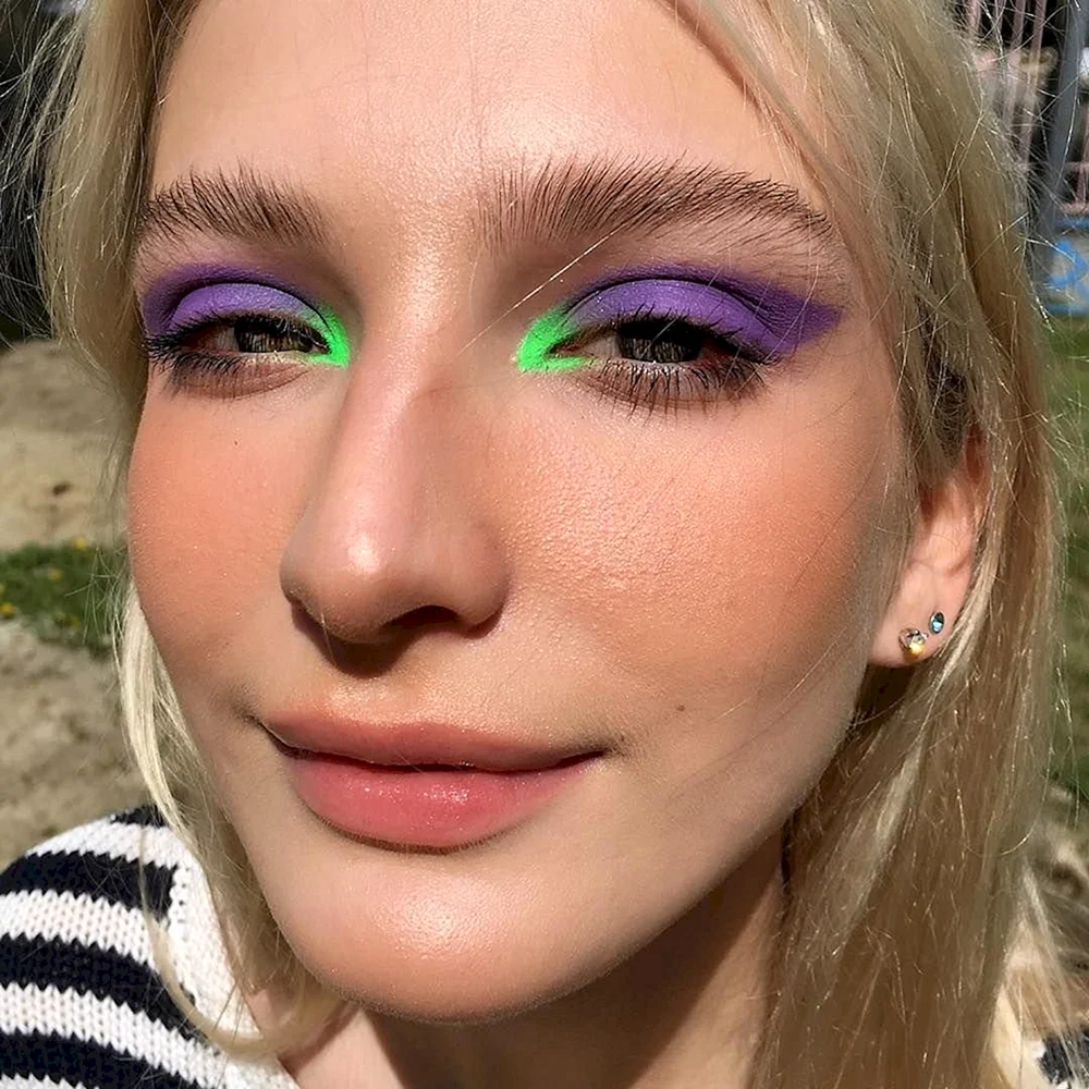 Зелено фиолетовый макияж