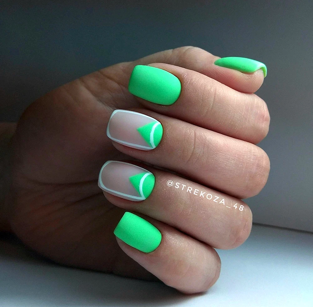 Зелёные квадратные ногти