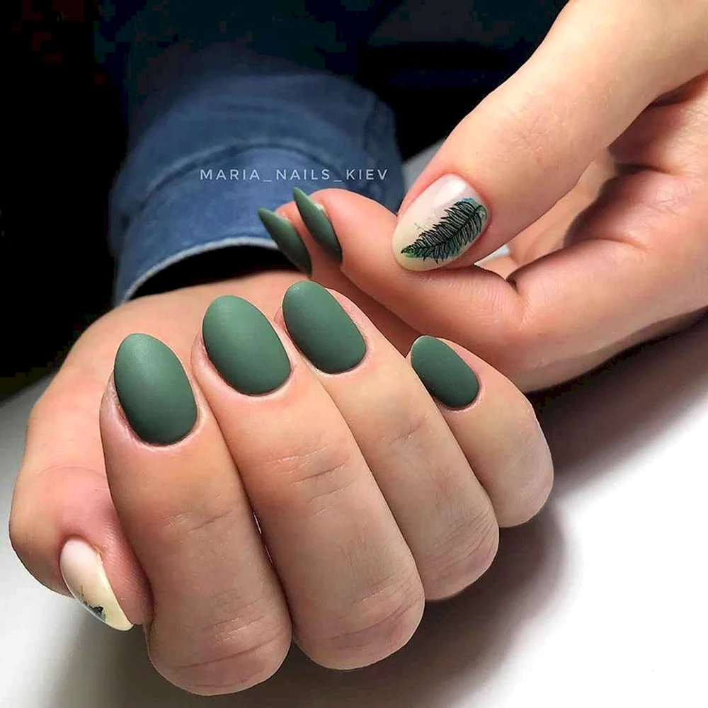 Зеленые матовые ногти короткие