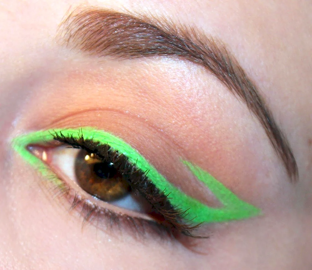 Зеленые стрелки на глазах макияж