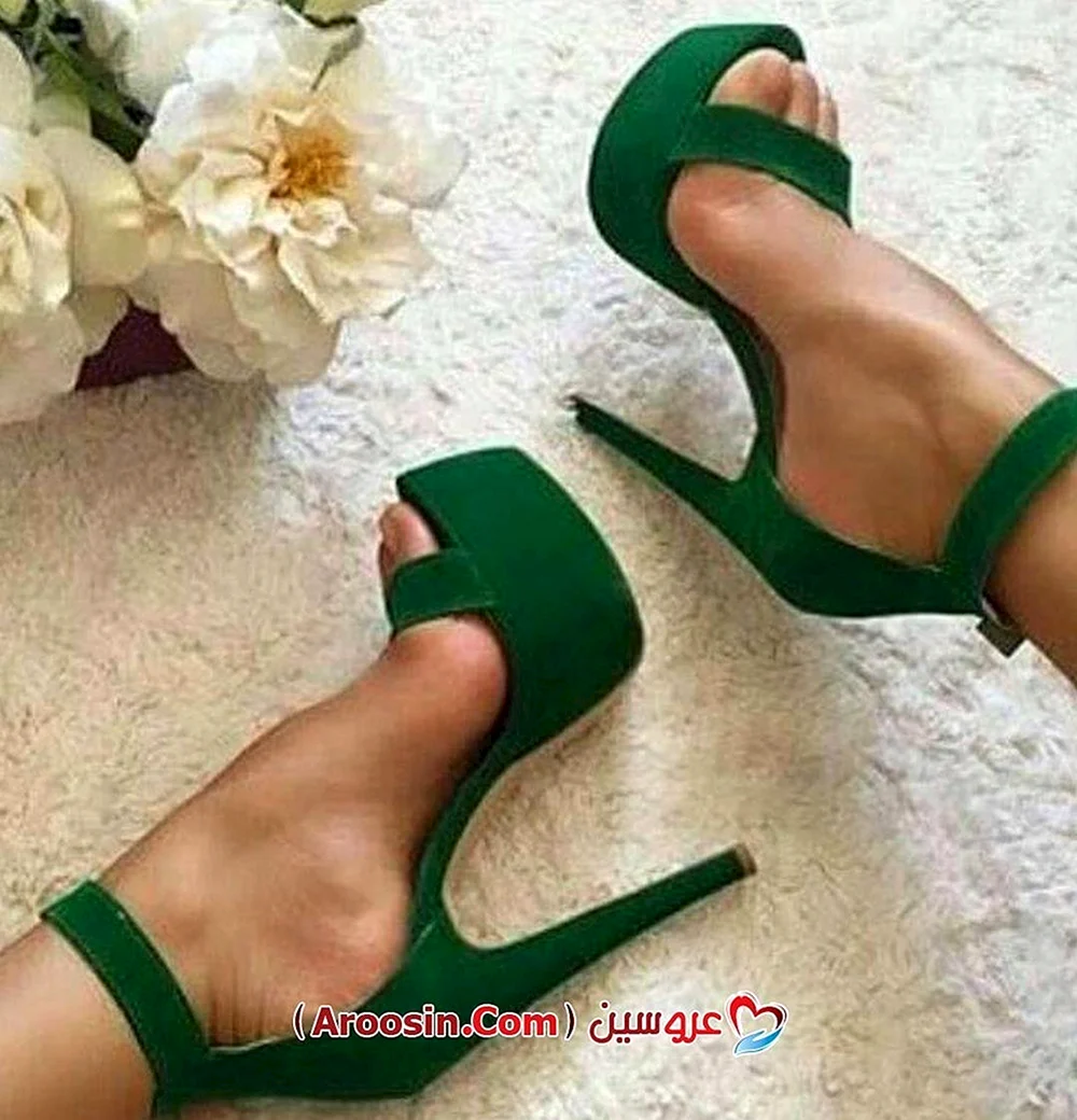 Зелёные туфли на каблуке