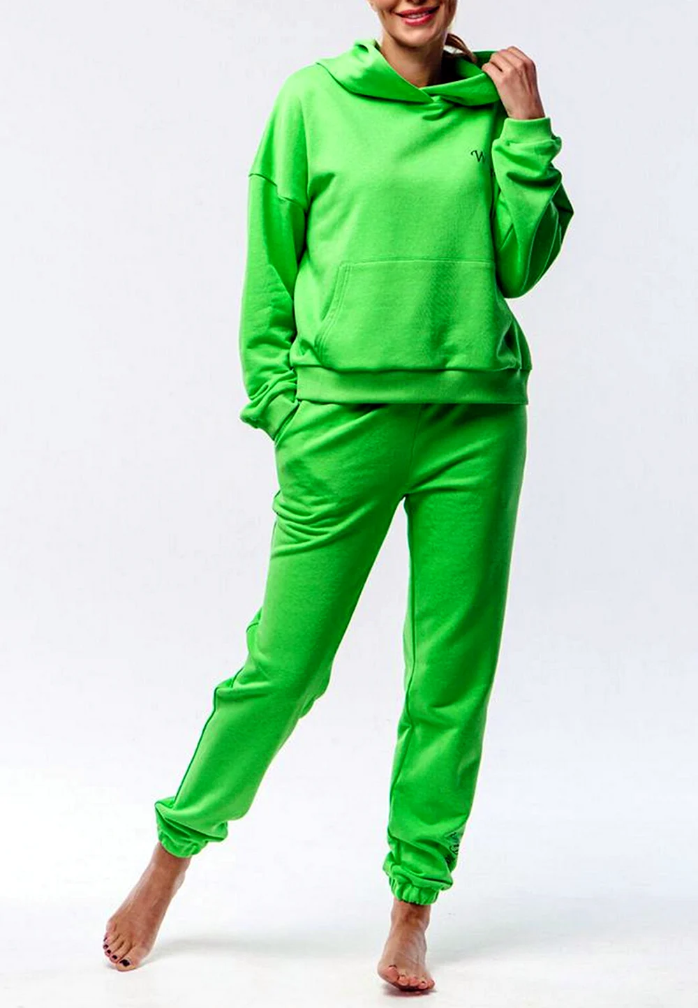 Зелёный спортивный костюм женский